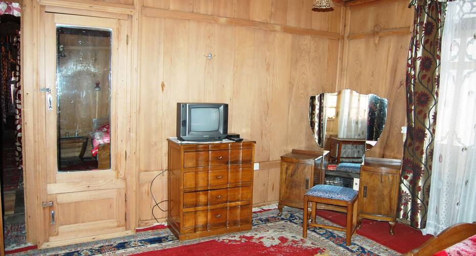 Acro Polis House Boat, Srinagar 4